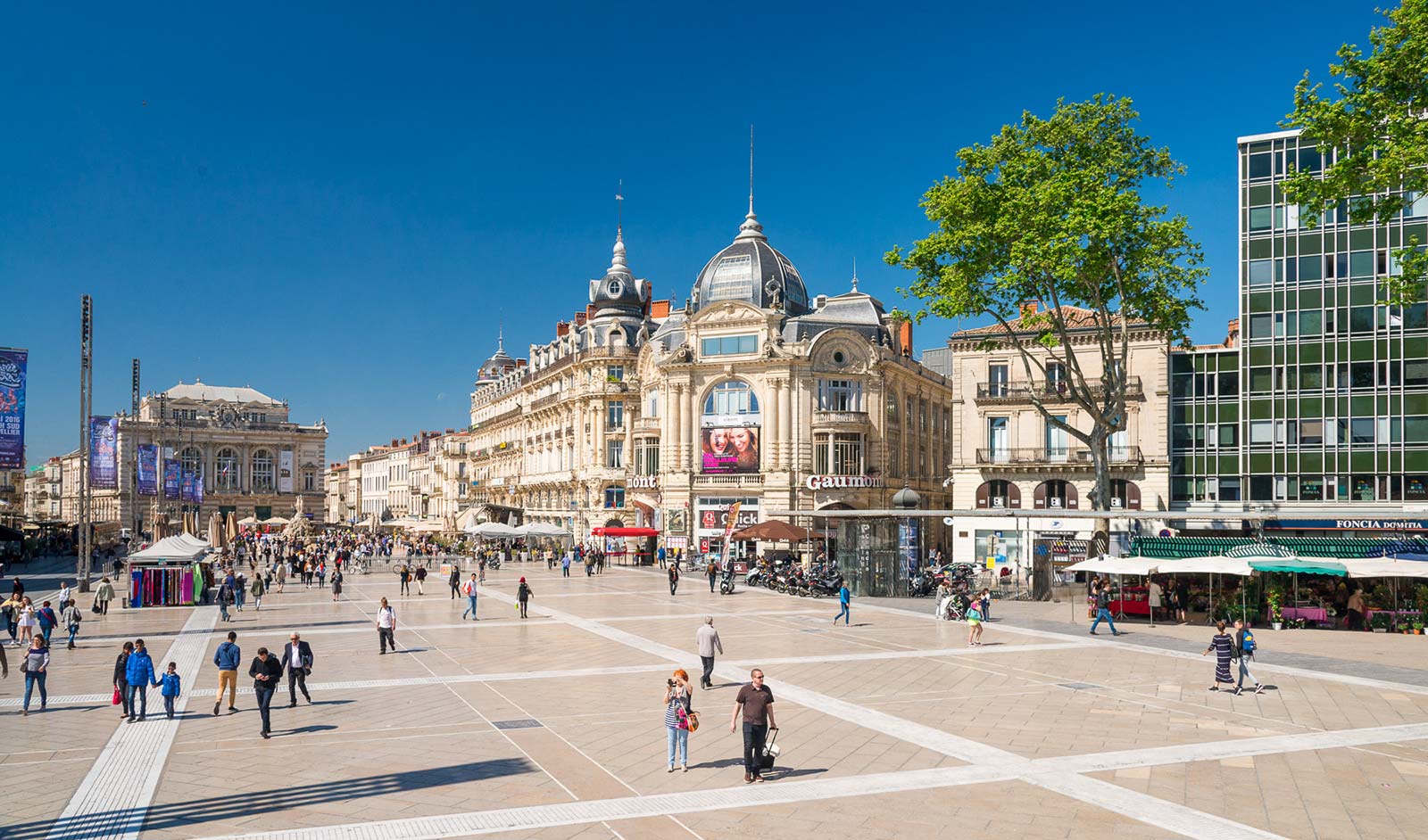 La place de la Comédie à Montpellier proche du camping