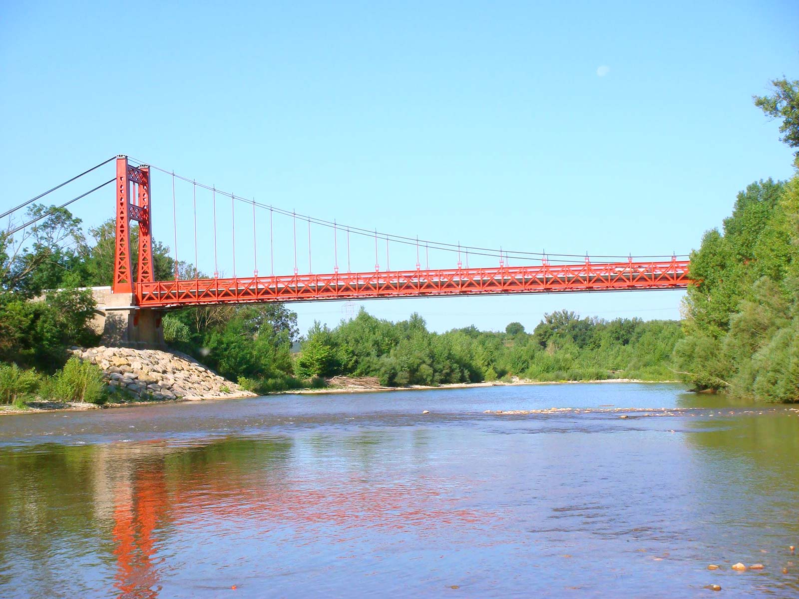 Suspension bridge in Canet in Hérault near Les Rivières campsite