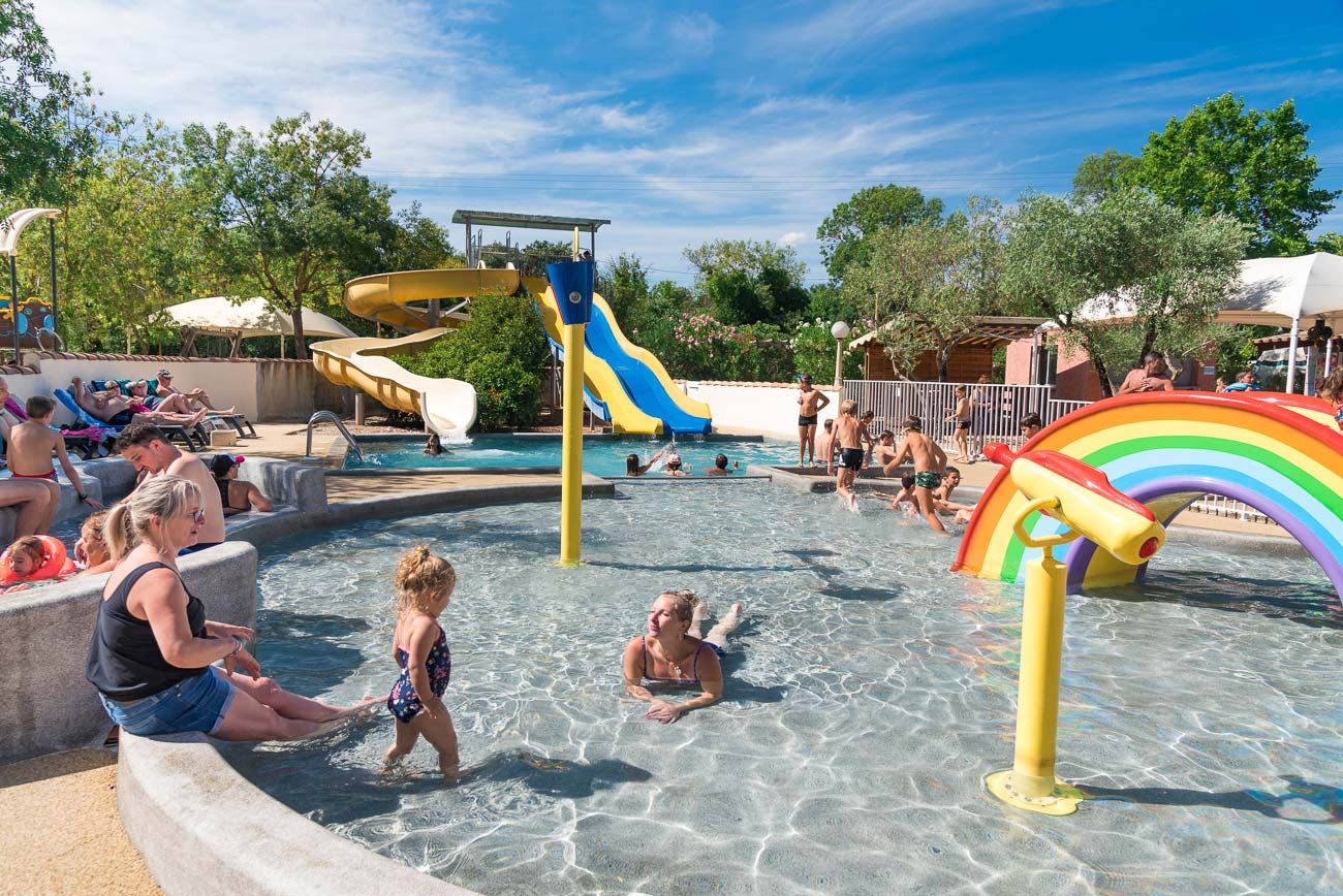 Paddling pool and water slides at Les Rivières campsite in Canet in Hérault