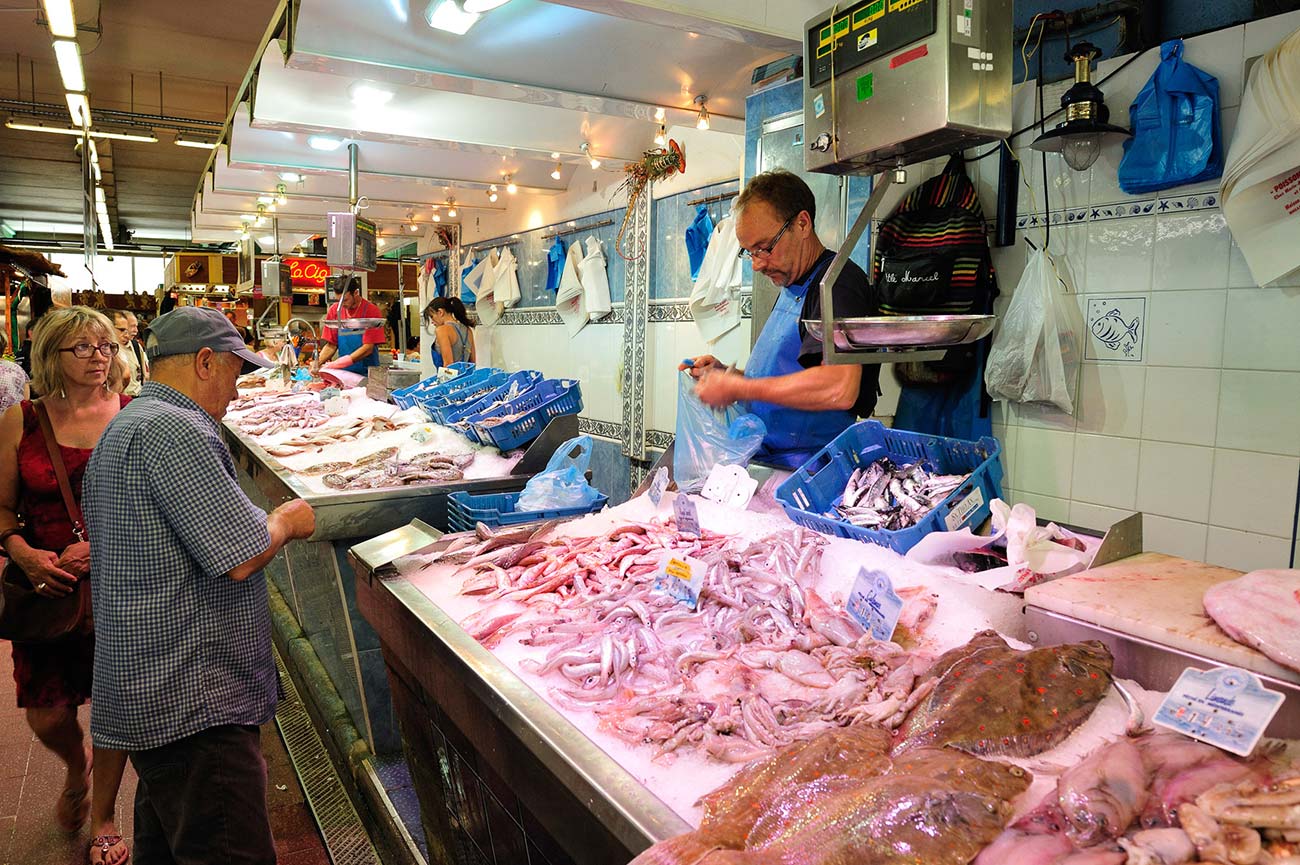 The fish market in Sète near the campsite