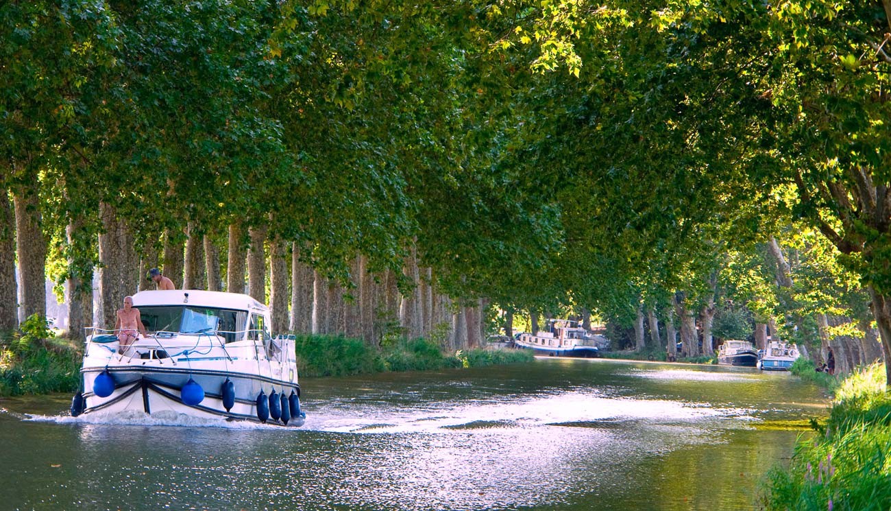 Boats on the Canal du Midi near Béziers